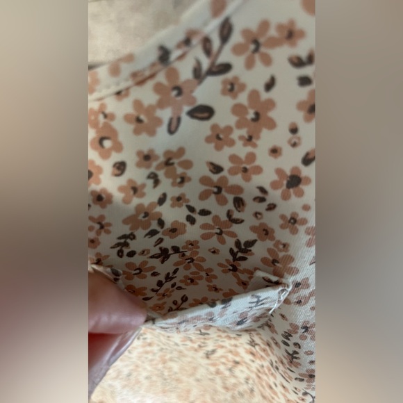 Max Studio Flower Print T-Shirt, Toddler Girl size 5T, kid t-shirts, pocket - Picture 5 of 8